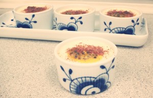 Hvid chokolademousse med passionsfrugt