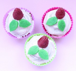 Hindbær cupcakes med hvid chokolade