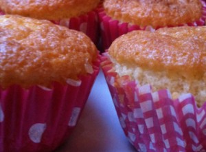 muffins med rabarber og marcipan